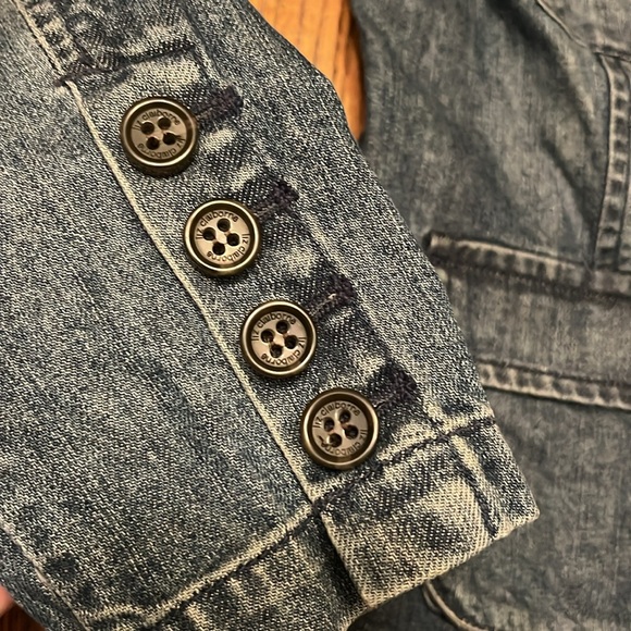 Like new Liz Claiborne button down denim jacket - Picture 4 of 15